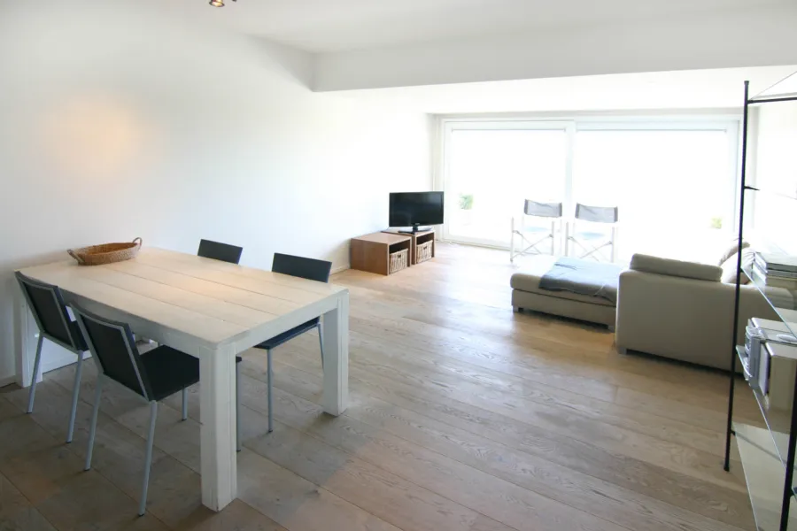 Sluuswachter 66 4 vakantieappartement in Cadzand met zeezicht eethoek