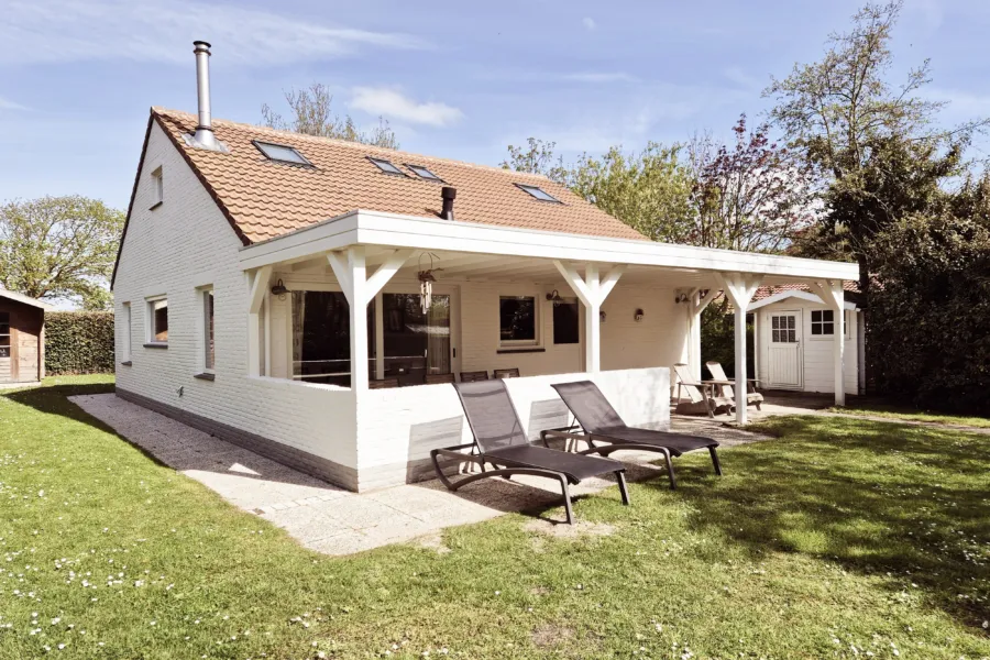 Tuimelaar vakantiehuis in Cadzand Zeeland front