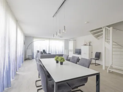 Waterranonkel 4 vakantiehuis in Cadzand Zeeland eettafel
