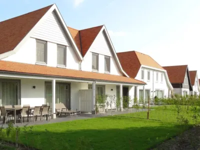 Zwanebloem 2 vakantiehuis in Cadzand Zeeland tuin